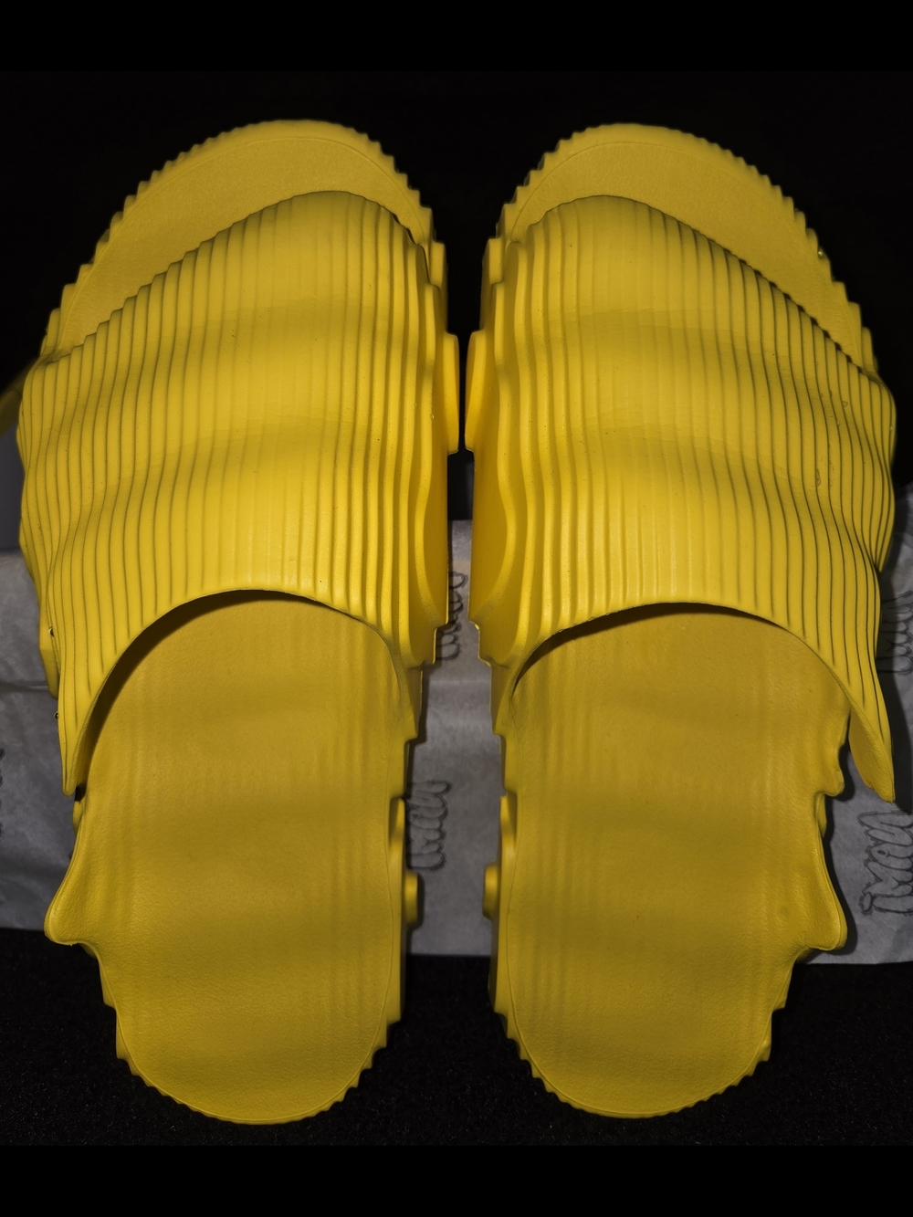 CHRIS BROWN-NAMI Slide Slippers Solar Flare Yellow